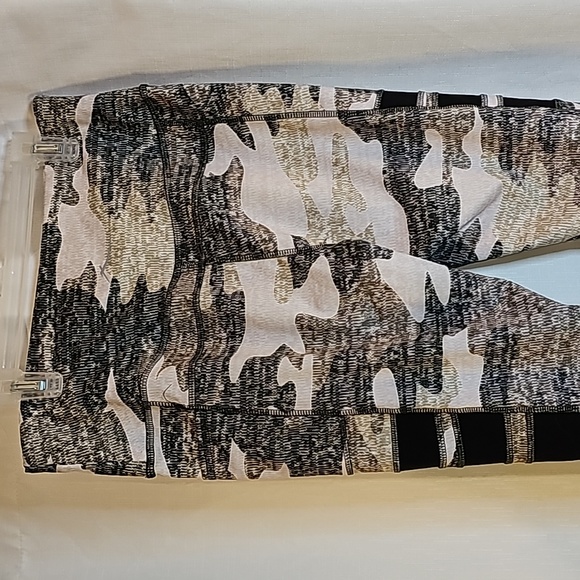 3/$20 X By Gottex M Camo Leggings - Picture 5 of 7
